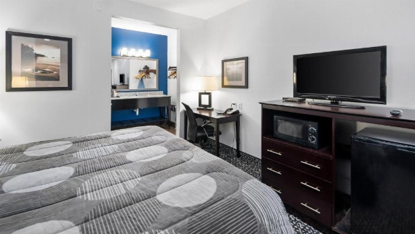 Belmont Inn and Suites image 22