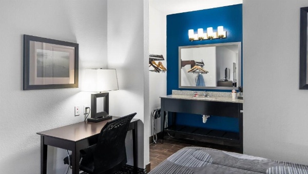 Belmont Inn and Suites image 29